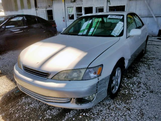 JT8BF28G815112312 - 2001 LEXUS ES 300 WHITE photo 2