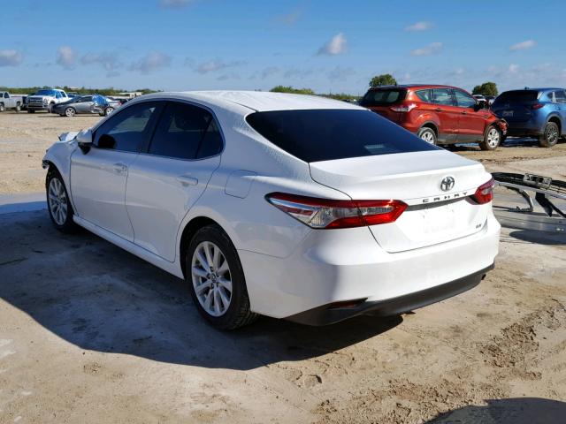 4T1B11HK9JU095276 - 2018 TOYOTA CAMRY L WHITE photo 3