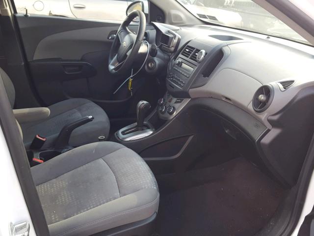 1G1JA6SH2C4140743 - 2012 CHEVROLET SONIC LS WHITE photo 5