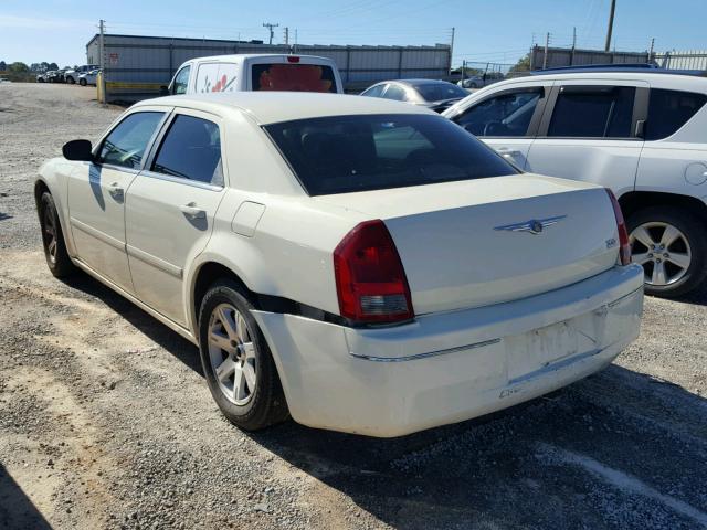 2C3JA53GX5H607747 - 2005 CHRYSLER 300 TOURIN CREAM photo 3