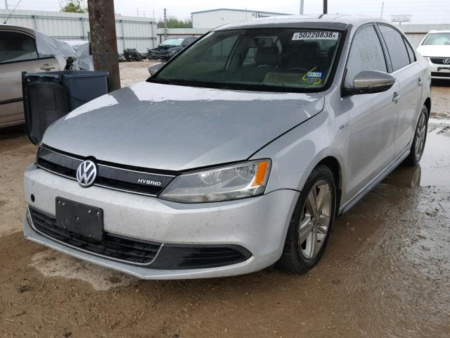 3VW637AJ6DM227243 - 2013 VOLKSWAGEN JETTA HYBR SILVER photo 2