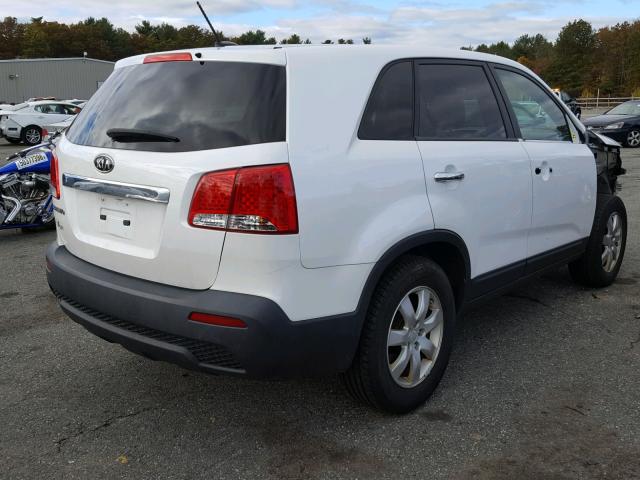 5XYKT3A13BG060702 - 2011 KIA SORENTO BA WHITE photo 4