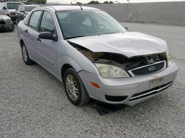 1FAFP34NX7W121936 - 2007 FORD FOCUS ZX4 SILVER photo 1