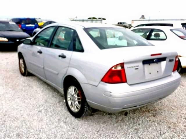 1FAFP34NX7W121936 - 2007 FORD FOCUS ZX4 SILVER photo 3