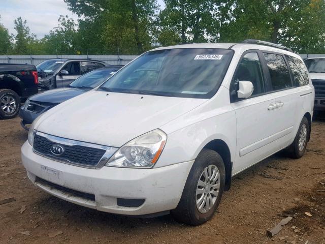 KNDMG4C79B6376032 - 2011 KIA SEDONA LX WHITE photo 2