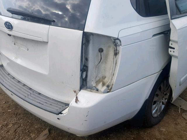 KNDMG4C79B6376032 - 2011 KIA SEDONA LX WHITE photo 9