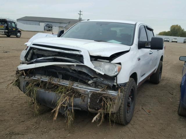 5TFEY5F13BX100471 - 2011 TOYOTA TUNDRA CRE WHITE photo 2