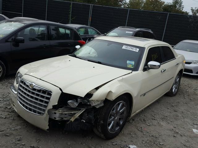 2C3KA63T89H571490 - 2009 CHRYSLER 300C CREAM photo 2