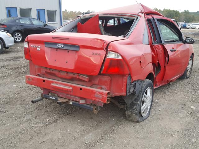 1FAFP34N35W283212 - 2005 FORD FOCUS ZX4 RED photo 4