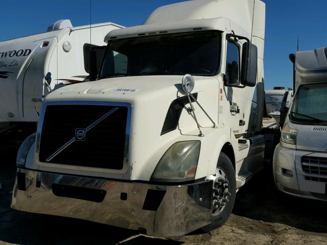 4V4NC9THXBN529792 - 2011 VOLVO VN VNL BEIGE photo 2