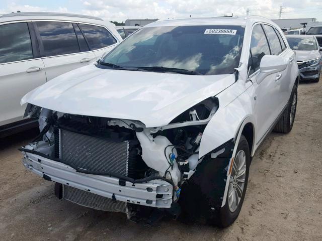 1GYKNCRS0JZ217670 - 2018 CADILLAC XT5 LUXURY WHITE photo 2