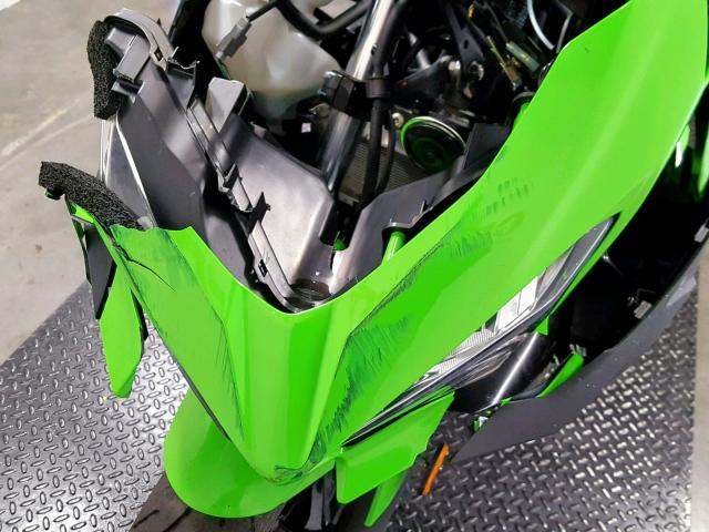 JKAEXKG18JDA11587 - 2018 KAWASAKI EX400 GREEN photo 12