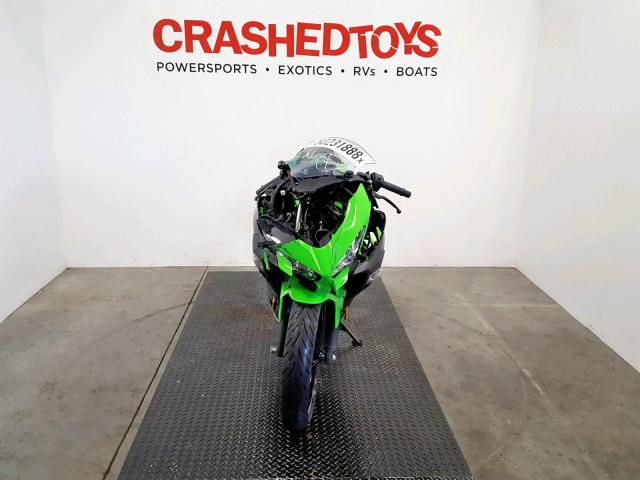 JKAEXKG18JDA11587 - 2018 KAWASAKI EX400 GREEN photo 2