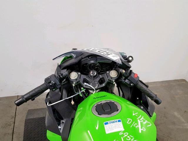 JKAEXKG18JDA11587 - 2018 KAWASAKI EX400 GREEN photo 8