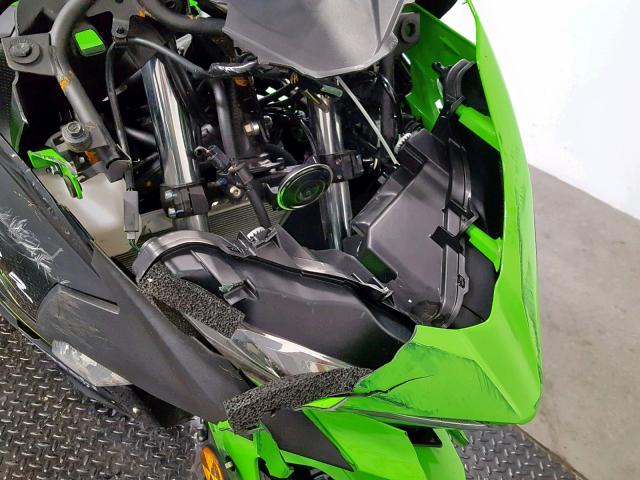 JKAEXKG18JDA11587 - 2018 KAWASAKI EX400 GREEN photo 9