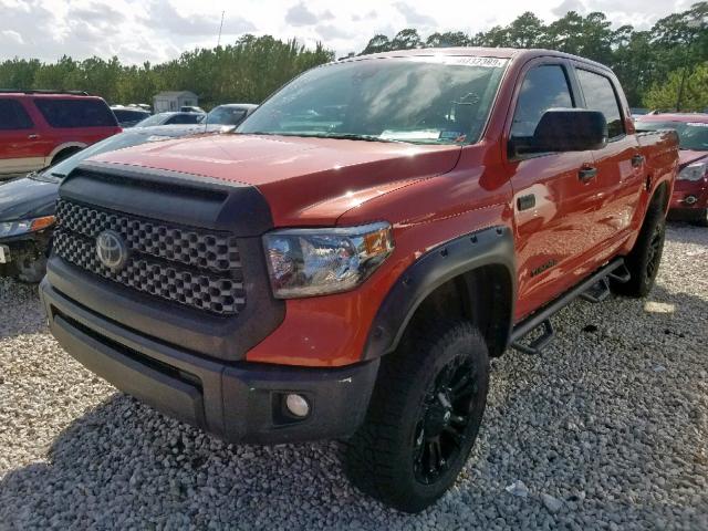 5TFDW5F15JX683111 - 2018 TOYOTA TUNDRA CRE ORANGE photo 2