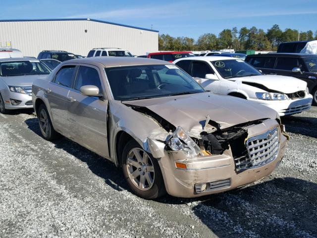 2C3KA53G86H445414 - 2006 CHRYSLER 300 TOURIN GOLD photo 1