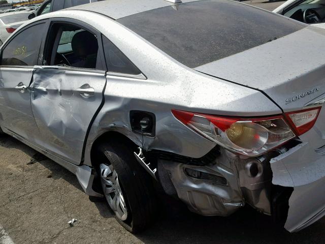 5NPEB4AC5DH568527 - 2013 HYUNDAI SONATA GLS SILVER photo 9