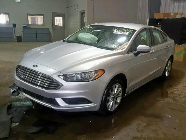 3FA6P0H7XHR212963 - 2017 FORD FUSION SE SILVER photo 2