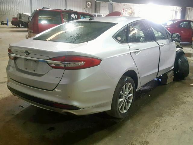 3FA6P0H7XHR212963 - 2017 FORD FUSION SE SILVER photo 4