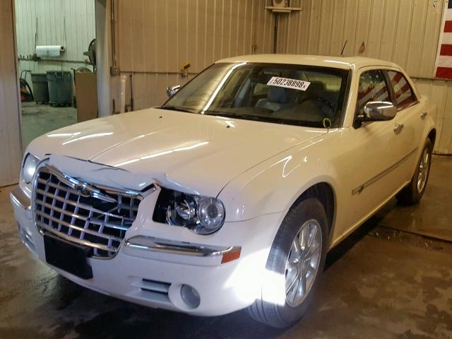 2C3KK63H78H210291 - 2008 CHRYSLER 300C WHITE photo 2