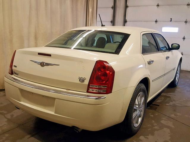 2C3KK63H78H210291 - 2008 CHRYSLER 300C WHITE photo 4