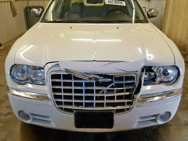 2C3KK63H78H210291 - 2008 CHRYSLER 300C WHITE photo 9