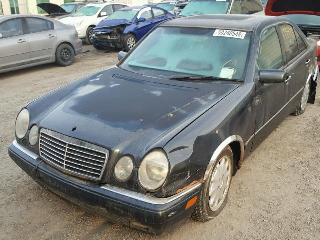 WDBJF55F1VA402803 - 1997 MERCEDES-BENZ E 320 BLACK photo 2