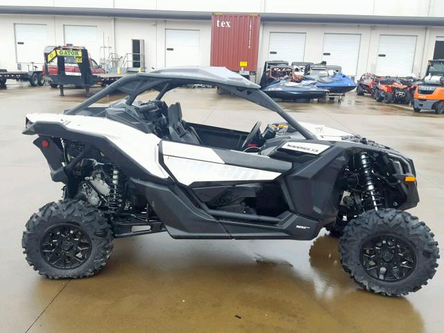 3JBVGAY41JK000326 - 2018 CAN-AM MAVERICK X BLACK photo 1