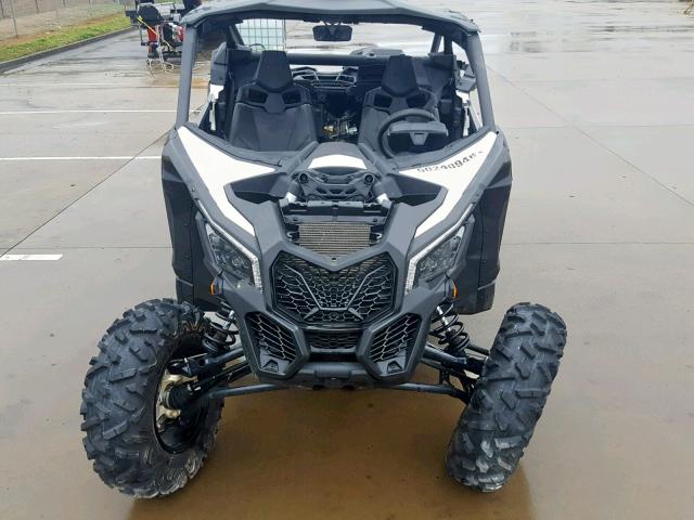 3JBVGAY41JK000326 - 2018 CAN-AM MAVERICK X BLACK photo 2