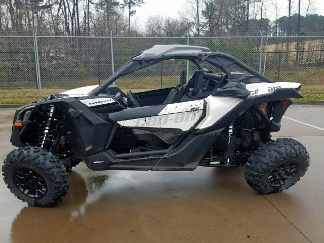 3JBVGAY41JK000326 - 2018 CAN-AM MAVERICK X BLACK photo 3