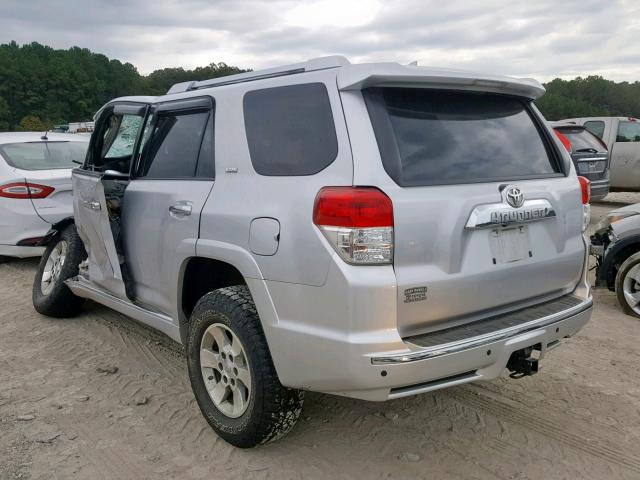 JTEZU5JR9C5033927 - 2012 TOYOTA 4RUNNER SR SILVER photo 3