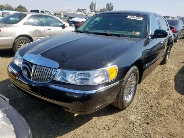 1LNHM85W41Y639595 - 2001 LINCOLN TOWN CAR C BLACK photo 2