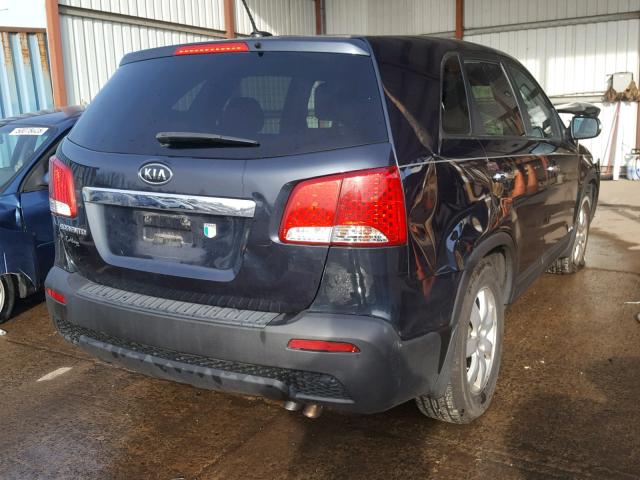 5XYKTCA63DG341946 - 2013 KIA SORENTO LX BLUE photo 4