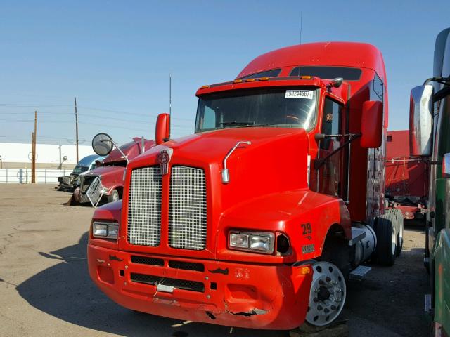 1XKADB8X45J092080 - 2005 KENWORTH CONSTRUCTI RED photo 2