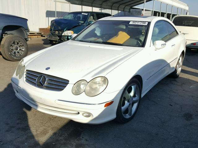 WDBTJ65JX4F107881 - 2004 MERCEDES-BENZ CLK 320C WHITE photo 2