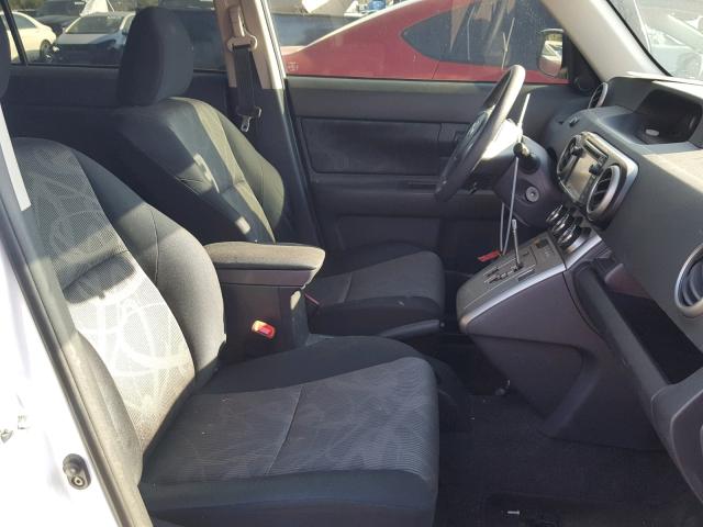 JTLZE4FE1FJ077468 - 2015 TOYOTA SCION XB Biały zdjęcie 5