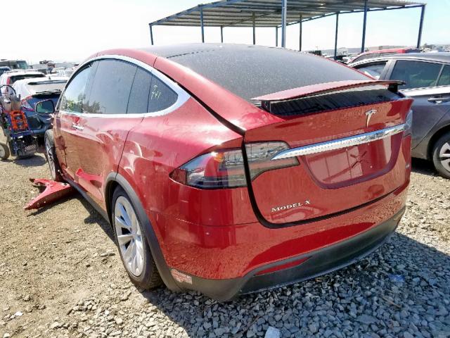 5YJXCBE24HF075535 - 2017 TESLA MODEL X RED photo 3