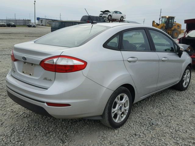 3FADP4BJ0FM223189 - 2015 FORD FIESTA SE SILVER photo 4