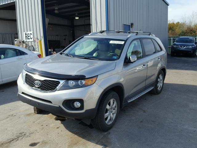 5XYKTCA60DG321086 - 2013 KIA SORENTO LX SILVER photo 2