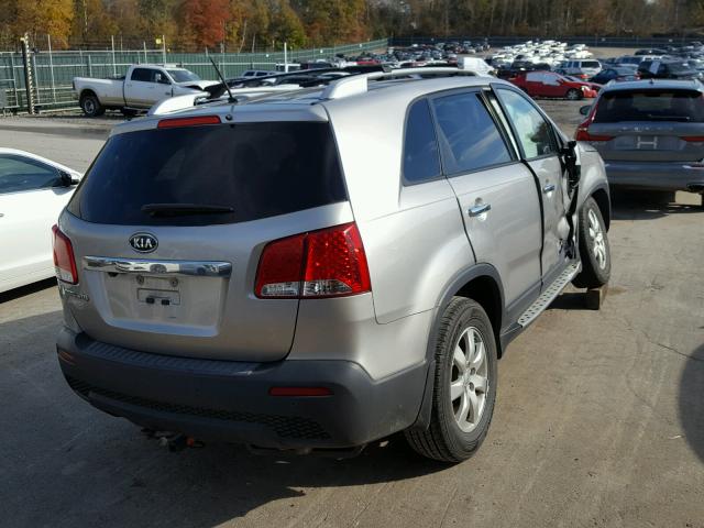 5XYKTCA60DG321086 - 2013 KIA SORENTO LX SILVER photo 4