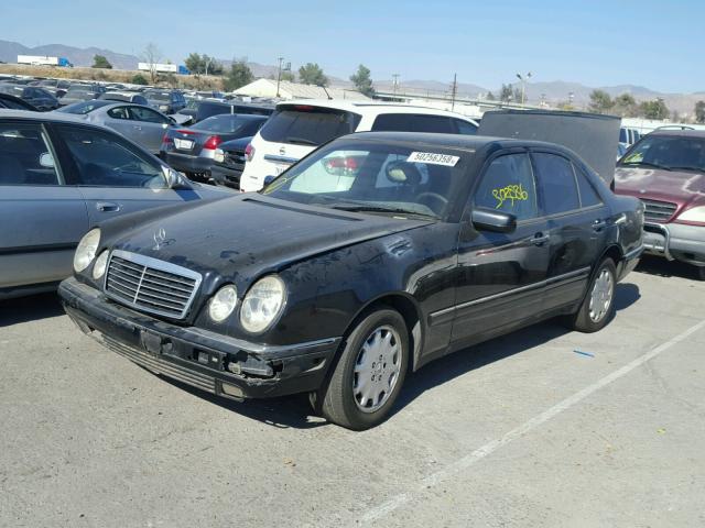 WDBJF65F2WA488100 - 1998 MERCEDES-BENZ E 320 BLACK photo 2