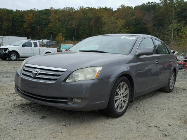 4T1BK36B45U031938 - 2005 TOYOTA AVALON XL GRAY photo 2