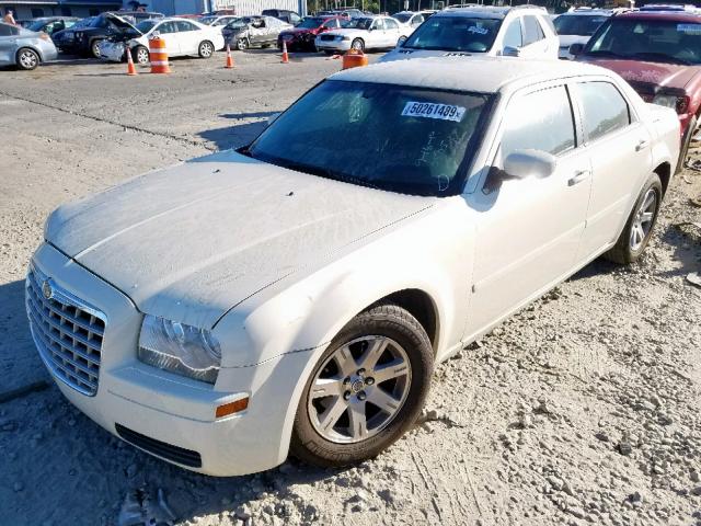 2C3LA43R36H450505 - 2006 CHRYSLER 300 WHITE photo 2