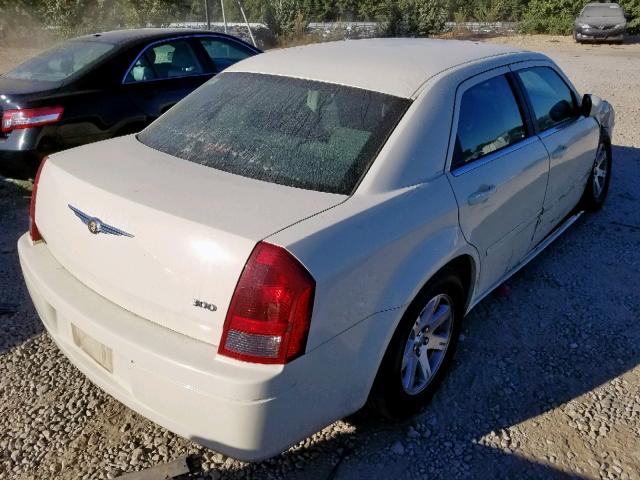 2C3LA43R36H450505 - 2006 CHRYSLER 300 WHITE photo 4