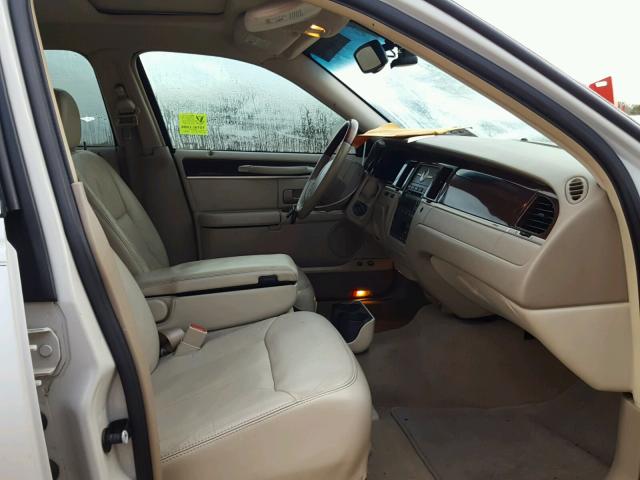 1LNHM82W97Y639637 - 2007 LINCOLN TOWN CAR S WHITE photo 5