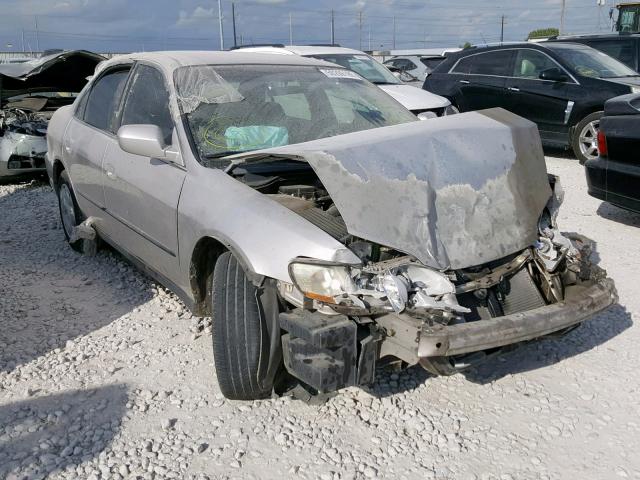 1HGCG5643XA138394 - 1999 HONDA ACCORD LX SILVER photo 1