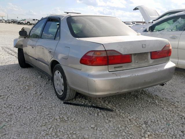 1HGCG5643XA138394 - 1999 HONDA ACCORD LX SILVER photo 3