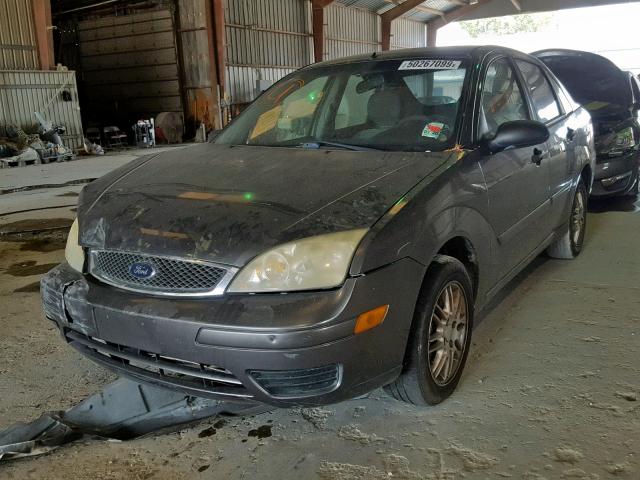 1FAFP34N57W321963 - 2007 FORD FOCUS ZX4 GRAY photo 2