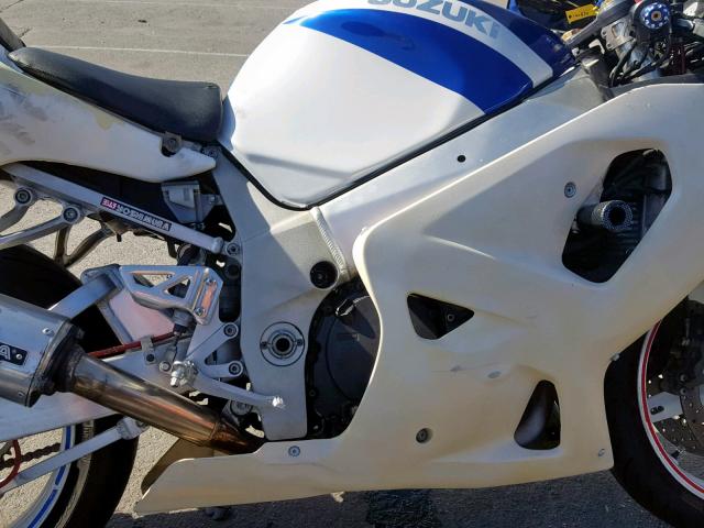 JS1GR7HA422100856 - 2002 SUZUKI GSX-R750 WHITE photo 7